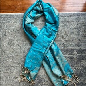 Elegant Blue and Cream Pashmina Scarf